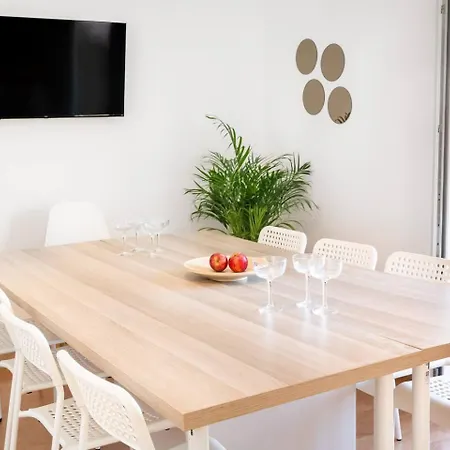 51 Bedroom Over Marques De Pombal Апартаменти Лісабон