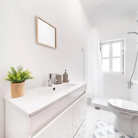 51 Bedroom Apartment Over Marqus De Pombal Lisboa