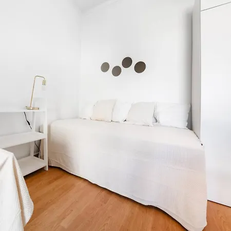 51 Bedroom Apartment Over Marqus De Pombal Lisboa