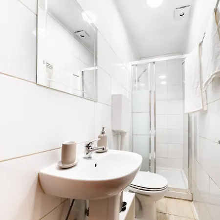 51 Bedroom Apartment Over Marqus De Pombal