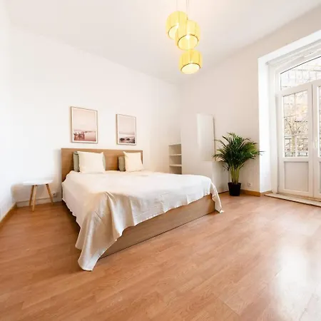 51 Bedroom Over Marques De Pombal Apartment Lissabon